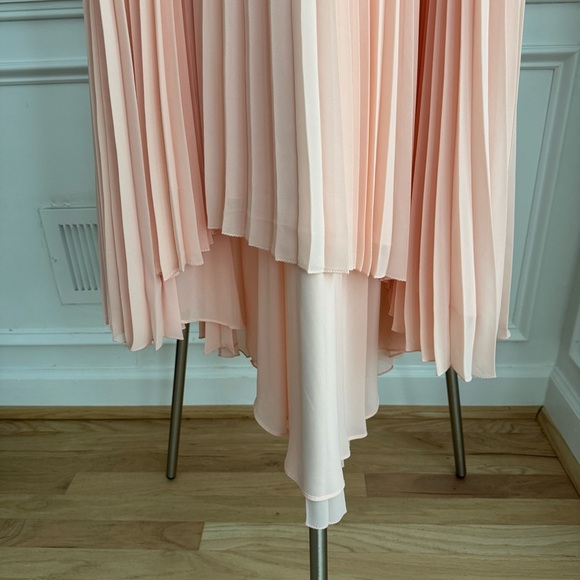Chelsea & Violet Elegant Pleated Soft Peach Asymmetrical Midi Skirt Size Medium - Picture 4 of 7